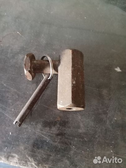 Замок гаражный навесной