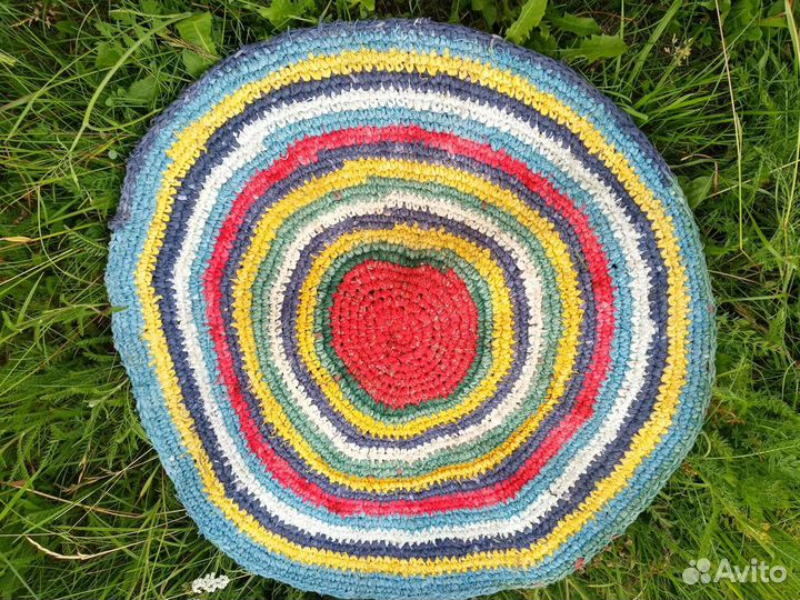 Коврик вязаный