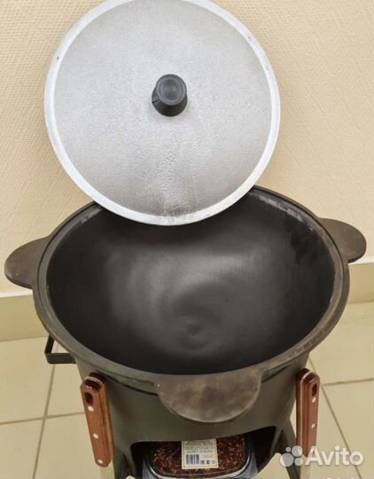 Кaзан чугунный 8 литpов с печкой