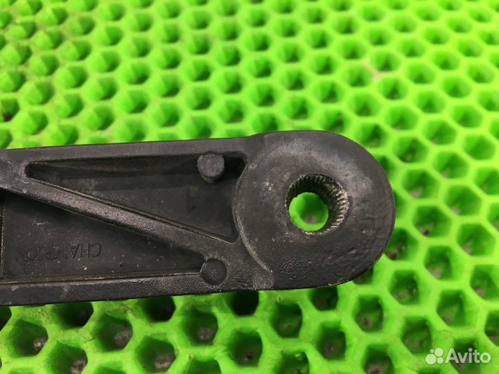 Поводок стеклоочистителя левый L Volkswagen Passat