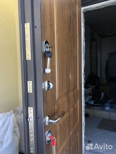 Входная дверь Бульдорс Термо 100 орех грецкий