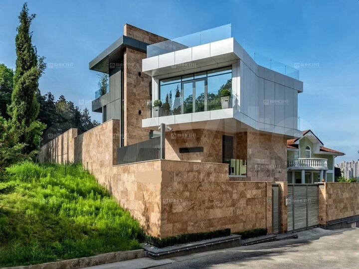 Дом 400 м² на участке 8 сот.