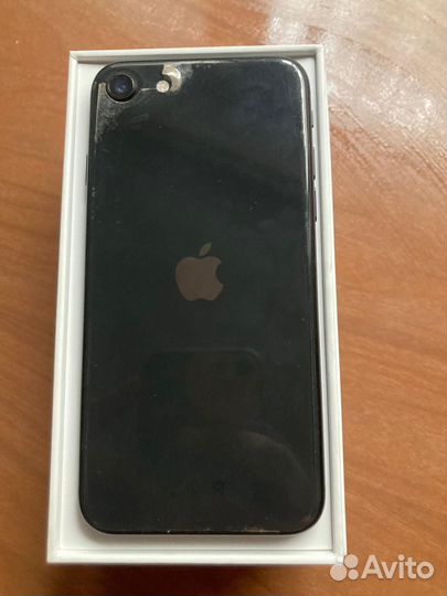 Телефон iPhone se 2020