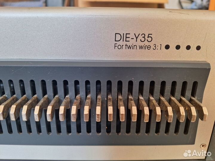 Брошюратор (брошюровщик, переплетчик)