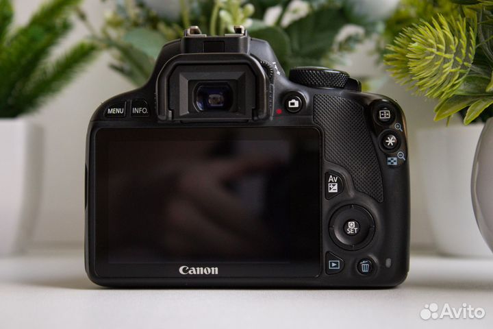 Canon 100D Kit + Комплект