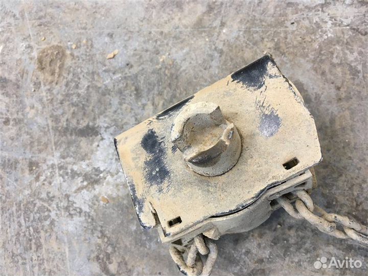 Механизм подъёма запасного колеса Toyota Hilux