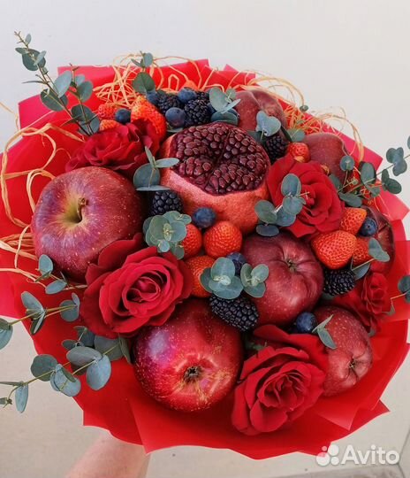 Букеты из фруктов и ягод