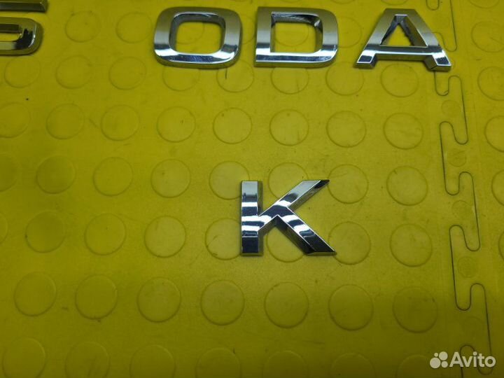 Надпись шкода на крышку багажника задний Skoda