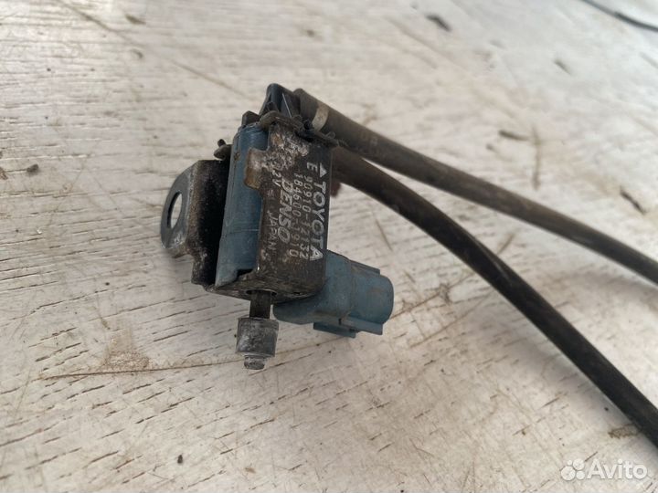 Lexus RX4 Клапан вакуумный