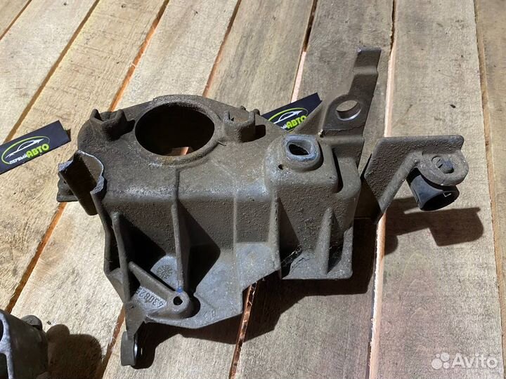 Крепеж двс Renault Symbol