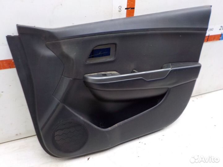 Обшивка двери передней правой на Kia Rio