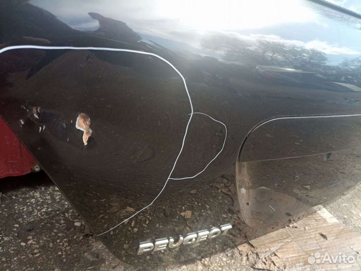 Крышка багажника Peugeot 207 с дефектом