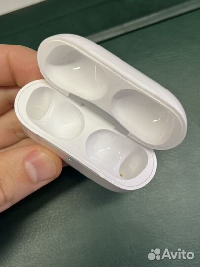 Зарядный кейс для Airpods Pro б.у