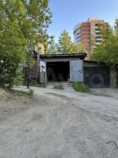 Гараж, > 30 м²