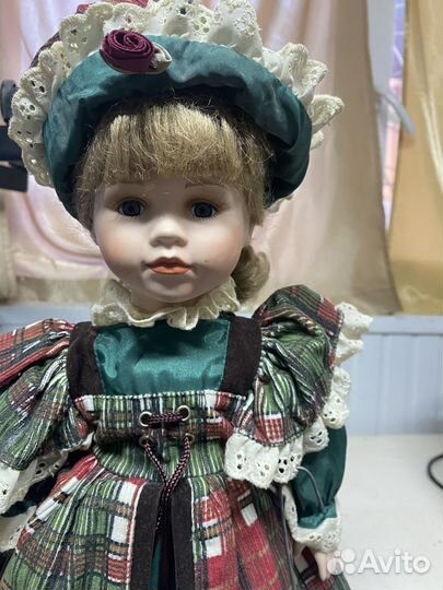 Кукла фарфоровая коллекционная