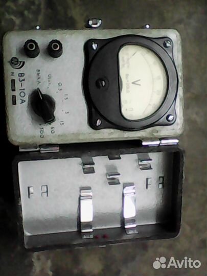 Винтажный вольтметр