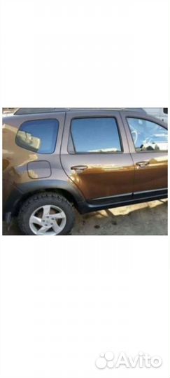 Молдинги (накладки) на двери Рено Дастер