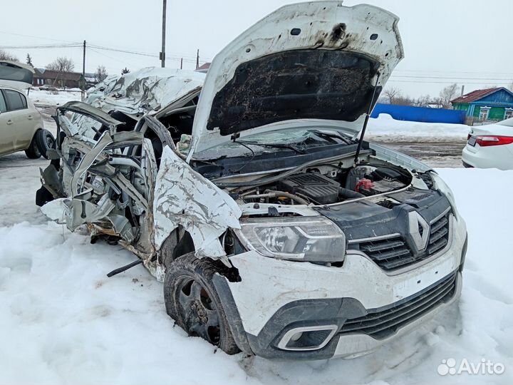 Renault Sandero Stepway 1.6 МТ, 2020, битый, 67 000 км