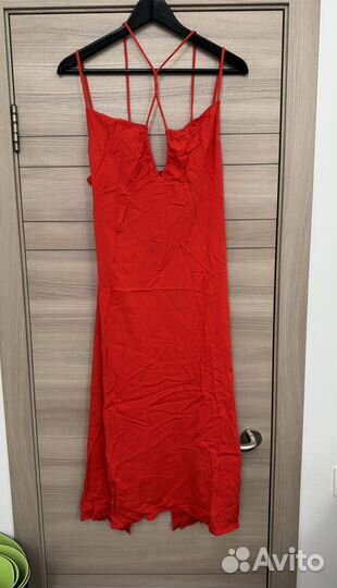 Платье красное HM с открытой спиной