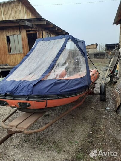 Лодка с мотором