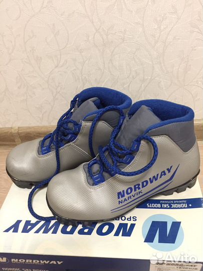 Лыжные ботинки 32 размер Nordway и лыжи