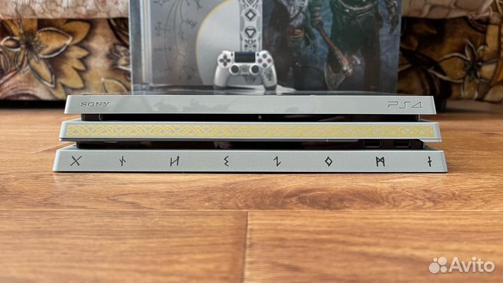 Sony ps4 Pro 1 tb Limited Ed. (God of war)