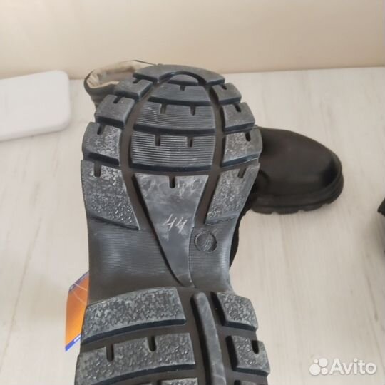 Продаются новые кожаные ботинки 44 размер