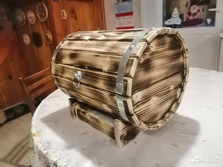 Сундук деревянный