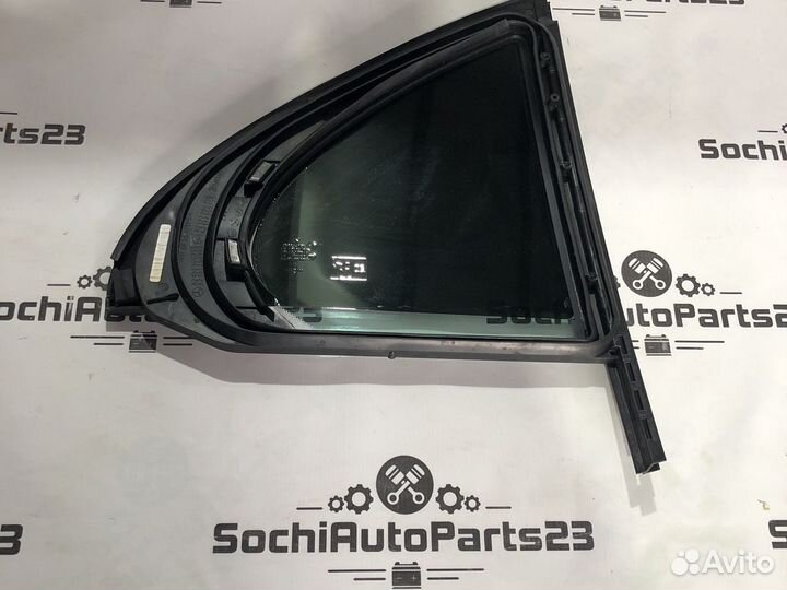 Форточка задней двери Mercedes w213