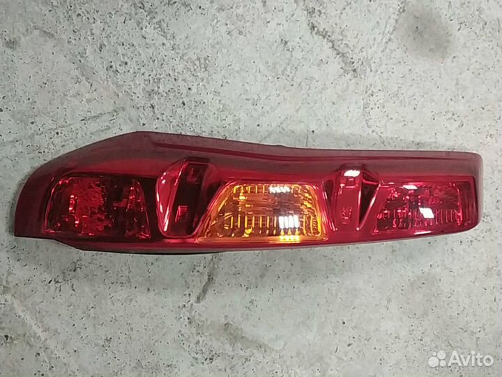 Левый фонарь Nissan X-trail