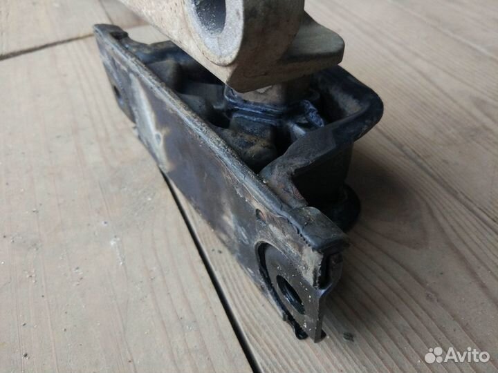 Опора/Подушка двигателя левая Opel Corsa D