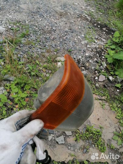 Поворотник левый Volvo 940