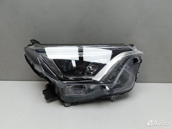 Фара правая Toyota RAV4