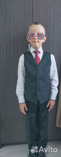 Школьный костюм серого цвета для мальчика