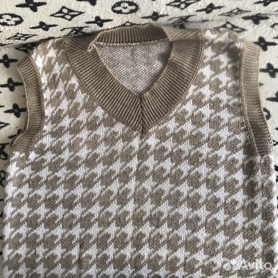 Жилет вязаный женский