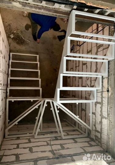 Металлические каркасы для лестниц