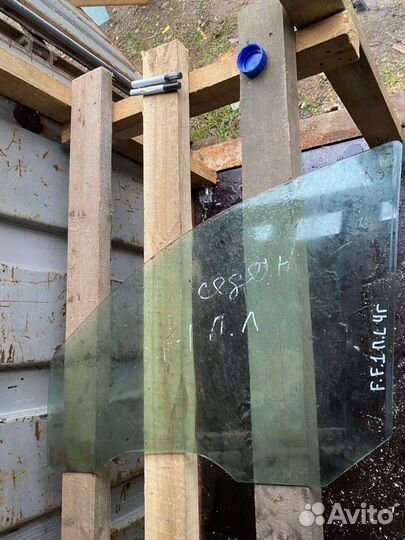 Переднее левое стекло Ford Focus 1