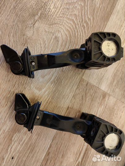 Ограничитель двери Skoda Fabia 2 07-15