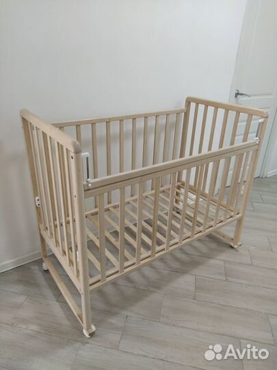 Детская кроватка на колёсиках + Матрас + Одеяло