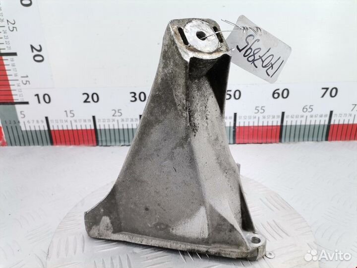 Кронштейн двигателя Volkswagen Passat B3 1996