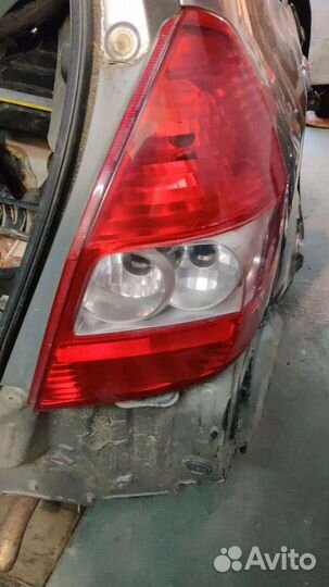 Запчасти кузовные Хонда фит 2003 года, 1,5 литра