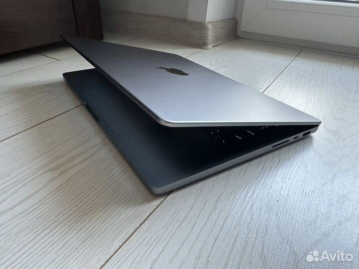 MacBook Pro 14