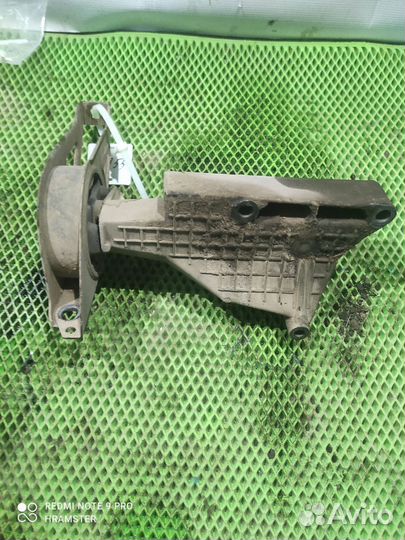 Кронштейн двигателя калина
