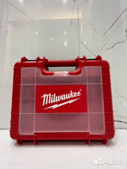 Шуруповерт Milwaukee 18V бесщеточный с двумя АКБ