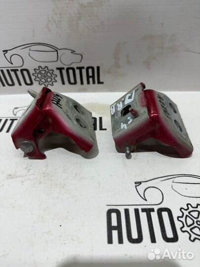 Петли двери передние правые Citroen C4 2011