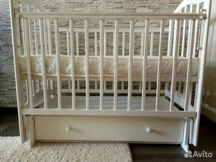 Детская кроватка 