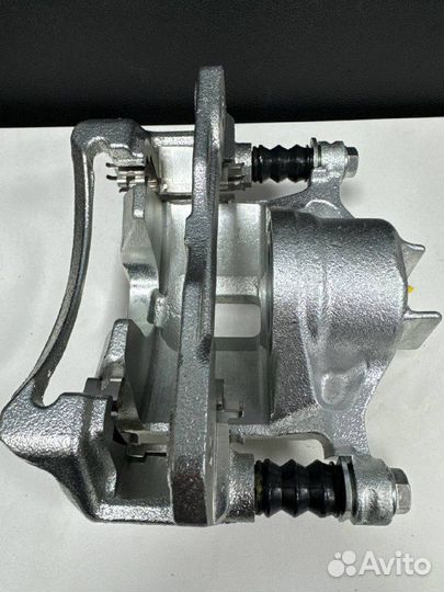 Суппорт тормозной передний левый Honda Fit GD3, GD