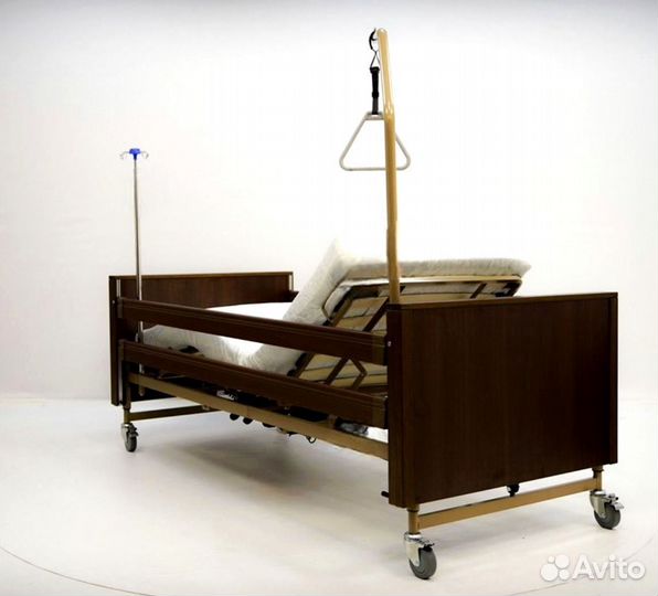 Медицинская кровать для ухода за больными