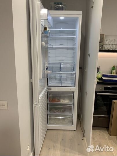 Холодильник Bosch Serie 4 VitaFresh kgn39xw27r