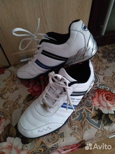 Кроссовки женские 38 размер